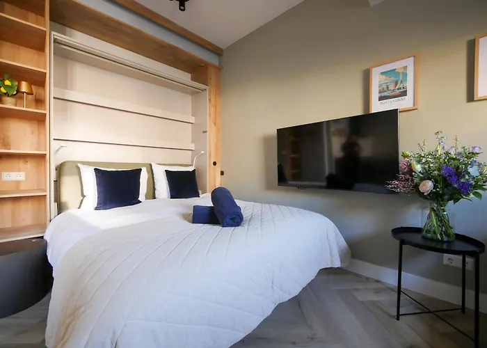 Hosted By Wendy Willem 3