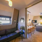 Hosted By Wendy Willem 3 *
