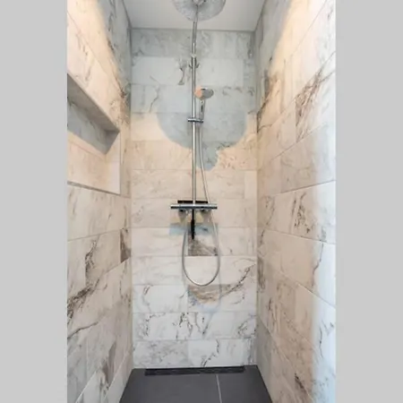 Hosted By Wendy Willem 3 Apartamento La Haya