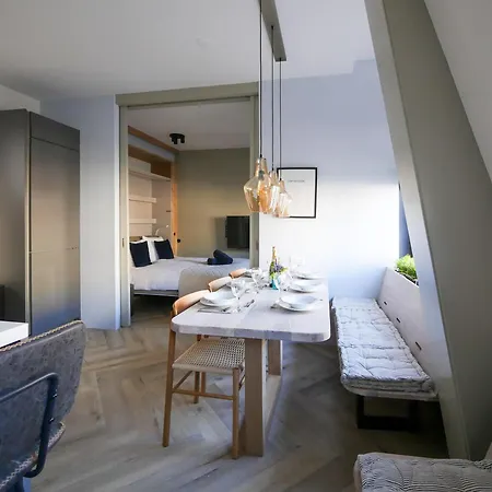 Hosted By Wendy Willem 3 *