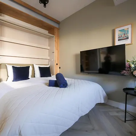 Hosted By Wendy Willem 3