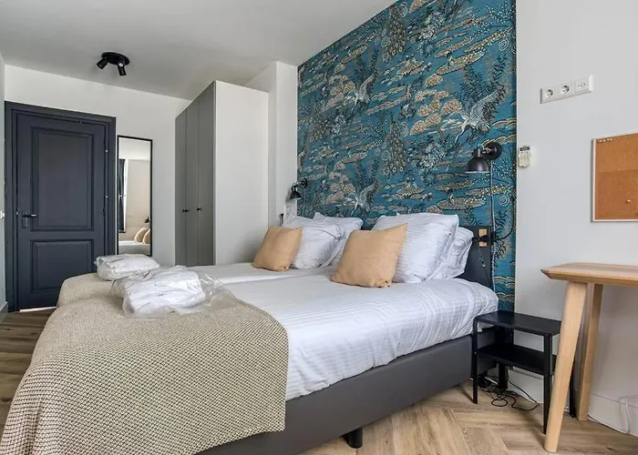 Hosted By Wendy Willem 3 *