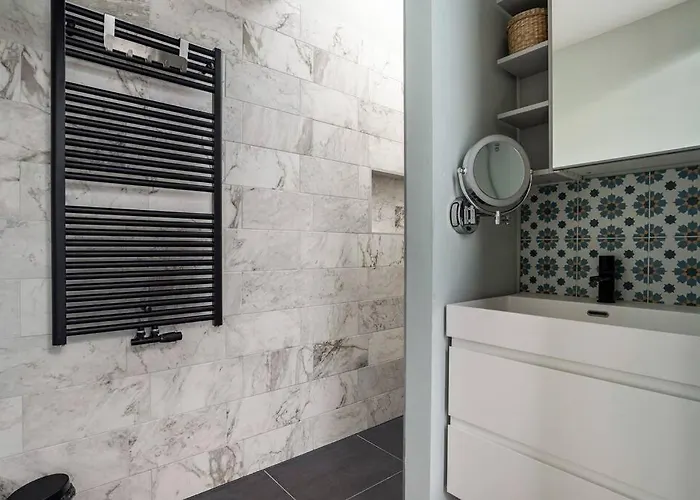 Hosted By Wendy Willem 3 Χάγη