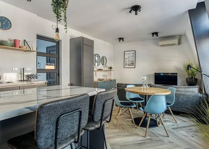 Hosted By Wendy Willem 3