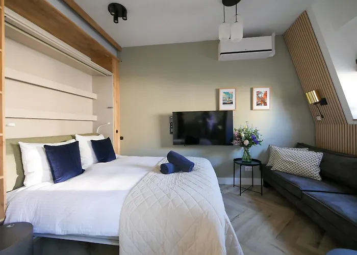 Hosted By Wendy Willem 3 Haag