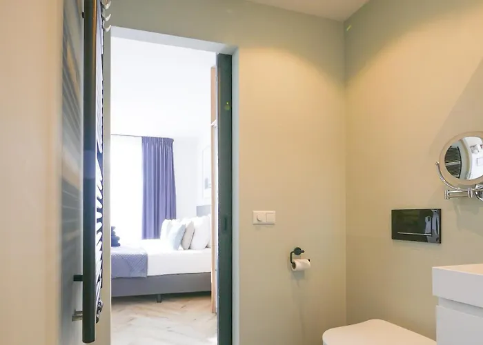 Hosted By Wendy Willem 3 *