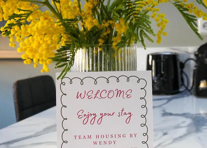 Hosted By Wendy Willem 3 * Haag