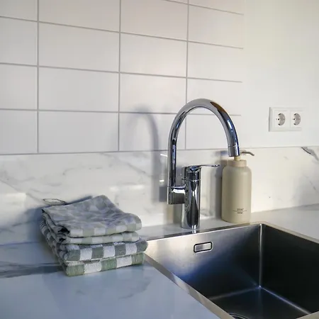 Hosted By Wendy Willem 3 *