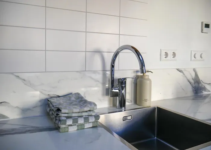 Hosted By Wendy Willem 3 *