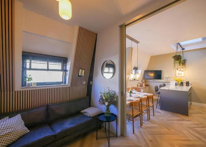 Hosted By Wendy Willem 3 *